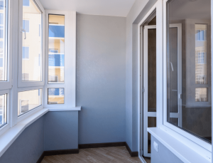 Как теплое остекление балкона сделать ваш дом более комфортным и экономичным